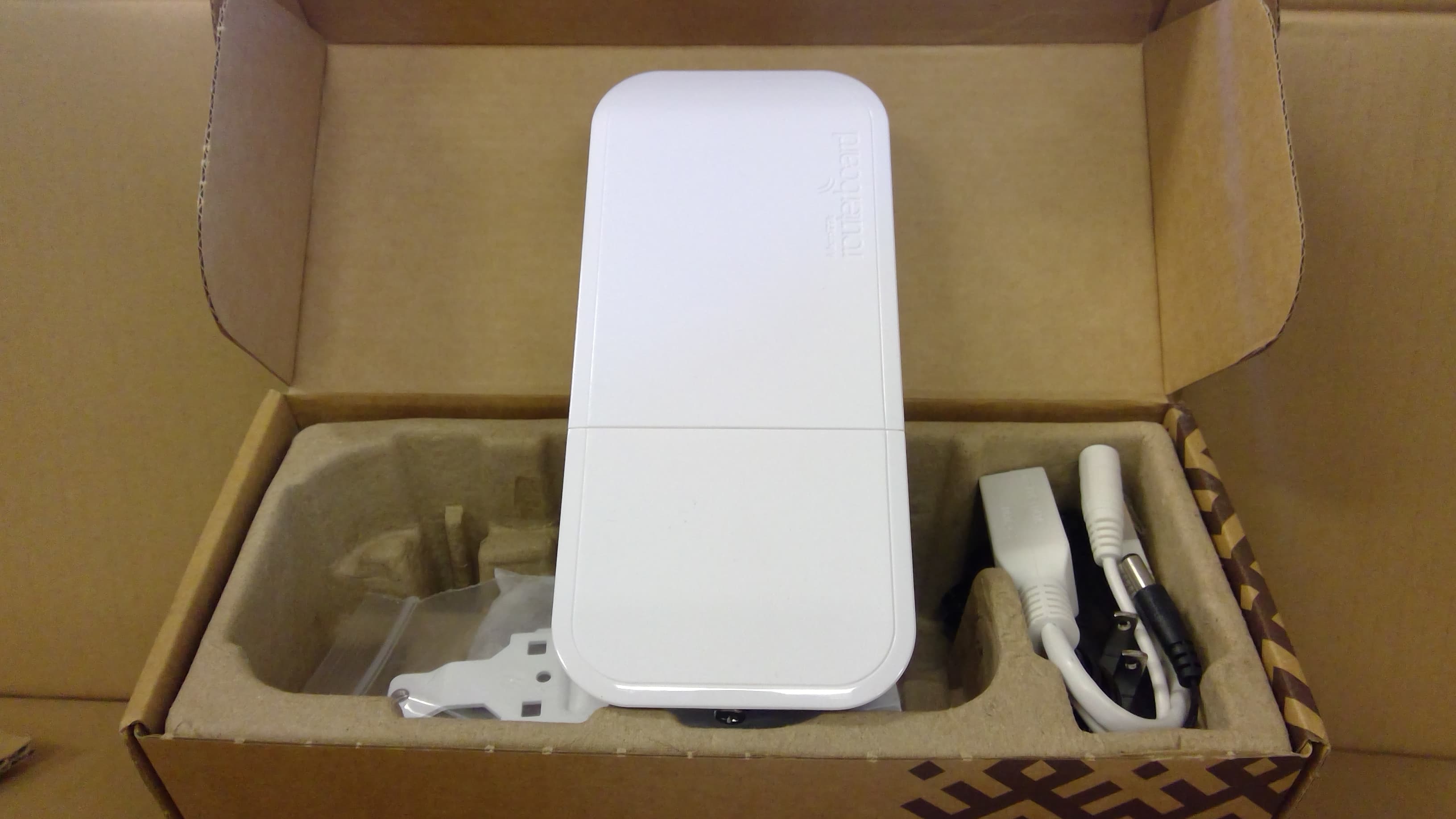 MikroTik 60 GHz CPE with Phase array 60° beamforming