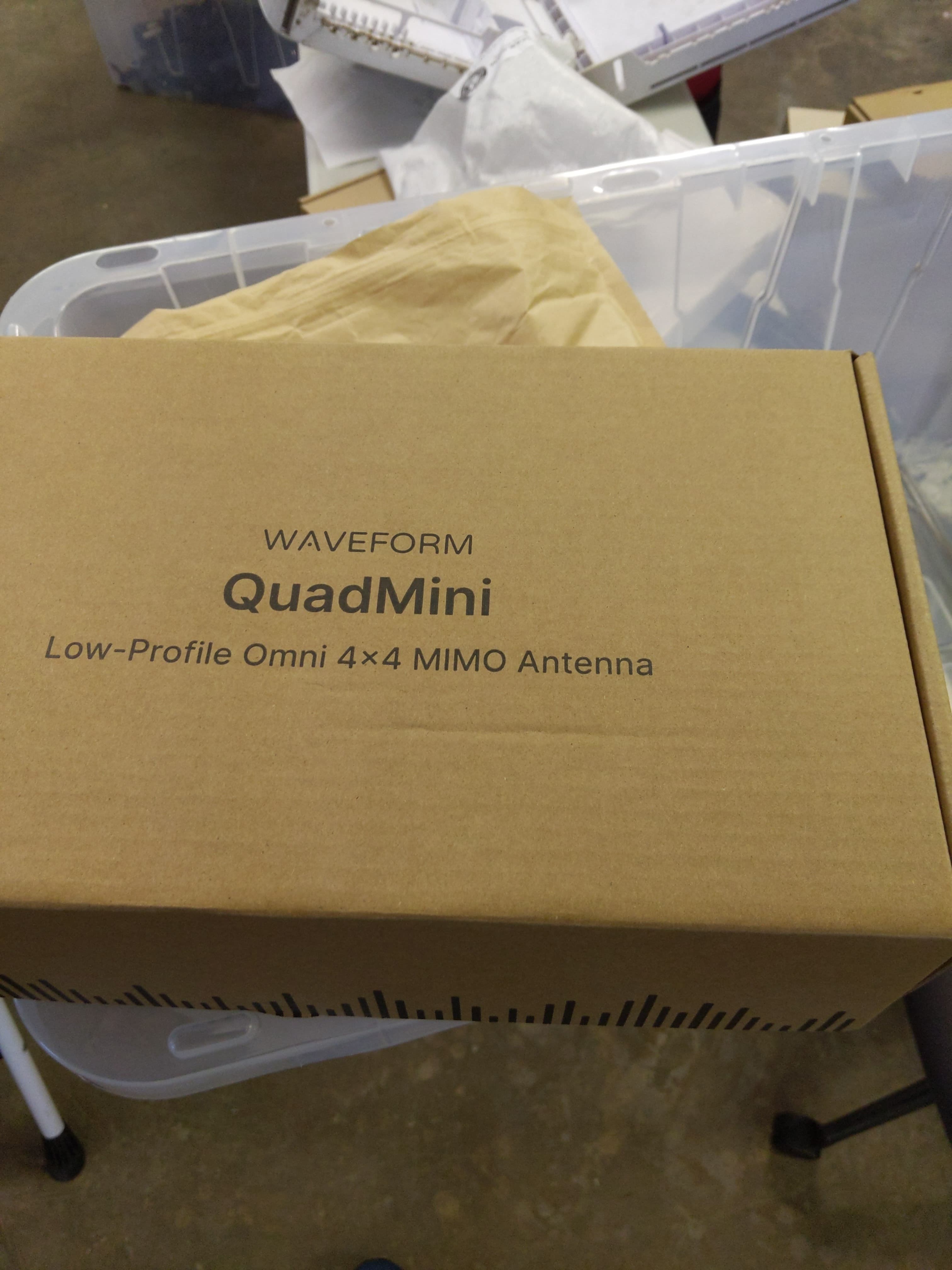 Wave Form Waveform QuadMini: Low-Profile Omni 4x4 MIMO Antenna