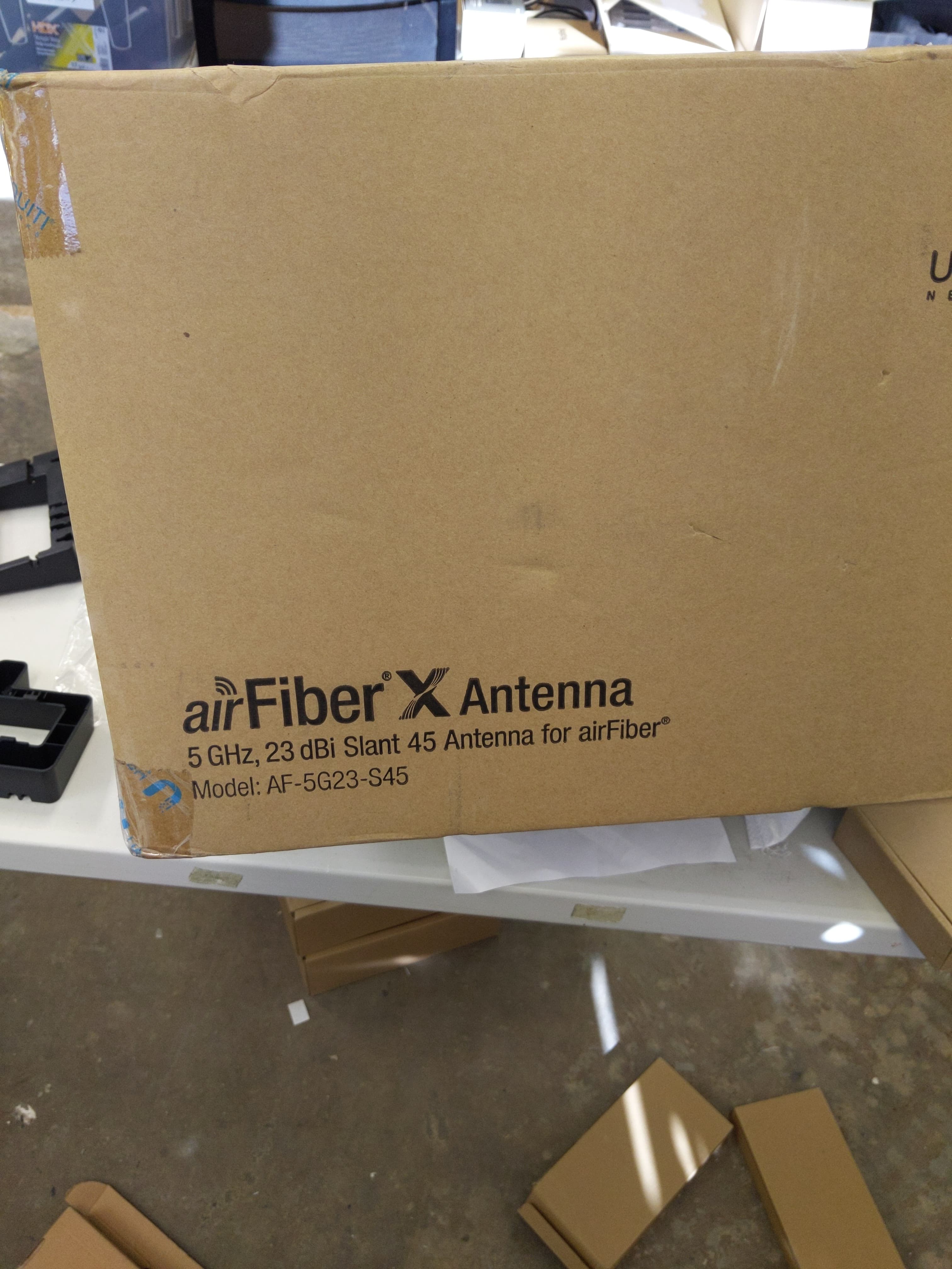 Ubquiti airFiber X 5 GHz, 23 dBi, Slant 45